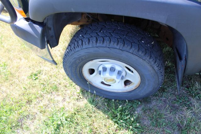 2002 Chevrolet Silverado 2500HD Manual Transmission | Roscoe, IL | Autoland Outlets 2002 Chevrolet Silverado 2500HD Manual Transmission | Roscoe, IL | Autoland Outlets