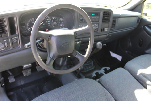 2002 Chevrolet Silverado 2500HD Manual Transmission | Roscoe, IL | Autoland Outlets 2002 Chevrolet Silverado 2500HD Manual Transmission | Roscoe, IL | Autoland Outlets