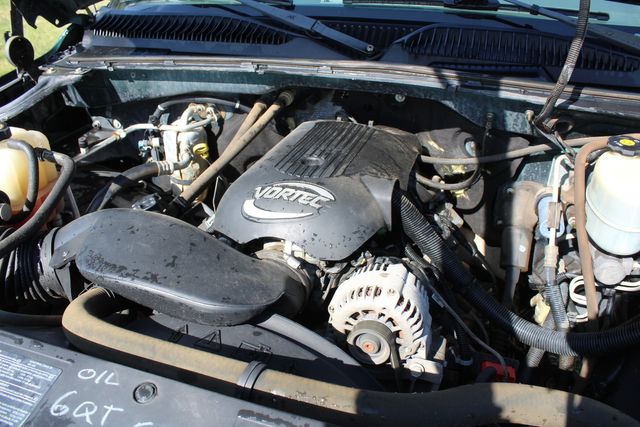 2002 Chevrolet Silverado 2500HD Manual Transmission | Roscoe, IL | Autoland Outlets 2002 Chevrolet Silverado 2500HD Manual Transmission | Roscoe, IL | Autoland Outlets