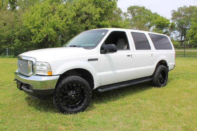 2002 Ford Excursion Diesel 4x4 XLT | Roscoe, IL | Autoland Outlets
