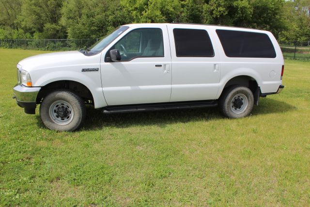 2002 Ford Excursion Diesel 4x4 XLT | Roscoe, IL | Autoland Outlets