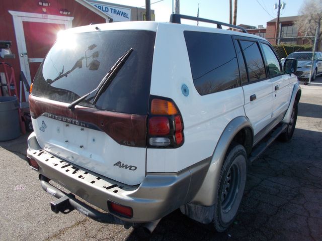 2002 Mitsubishi Montero Sport XLS