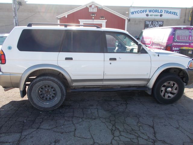 2002 Mitsubishi Montero Sport XLS