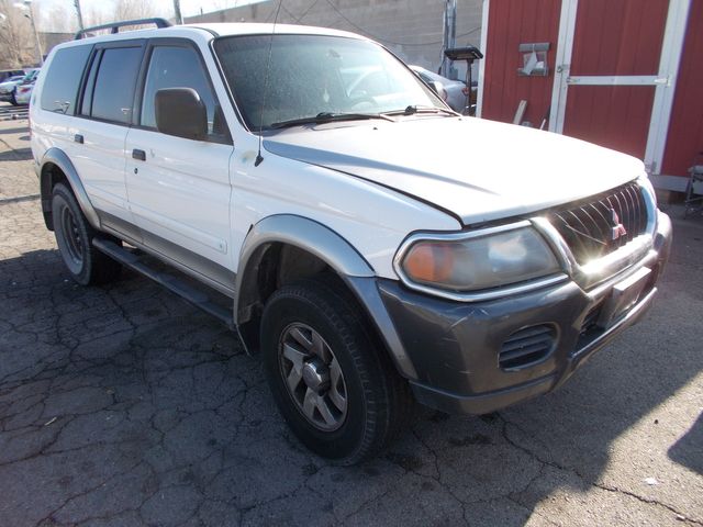 2002 Mitsubishi Montero Sport XLS