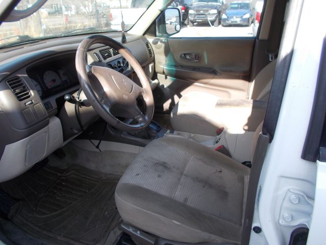 2002 Mitsubishi Montero Sport XLS