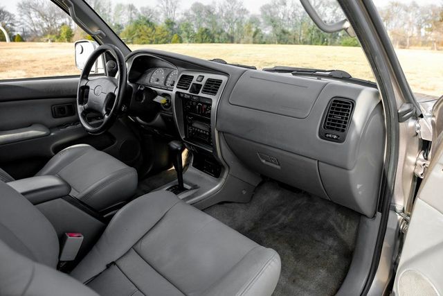 2002 Toyota 4Runner SR5