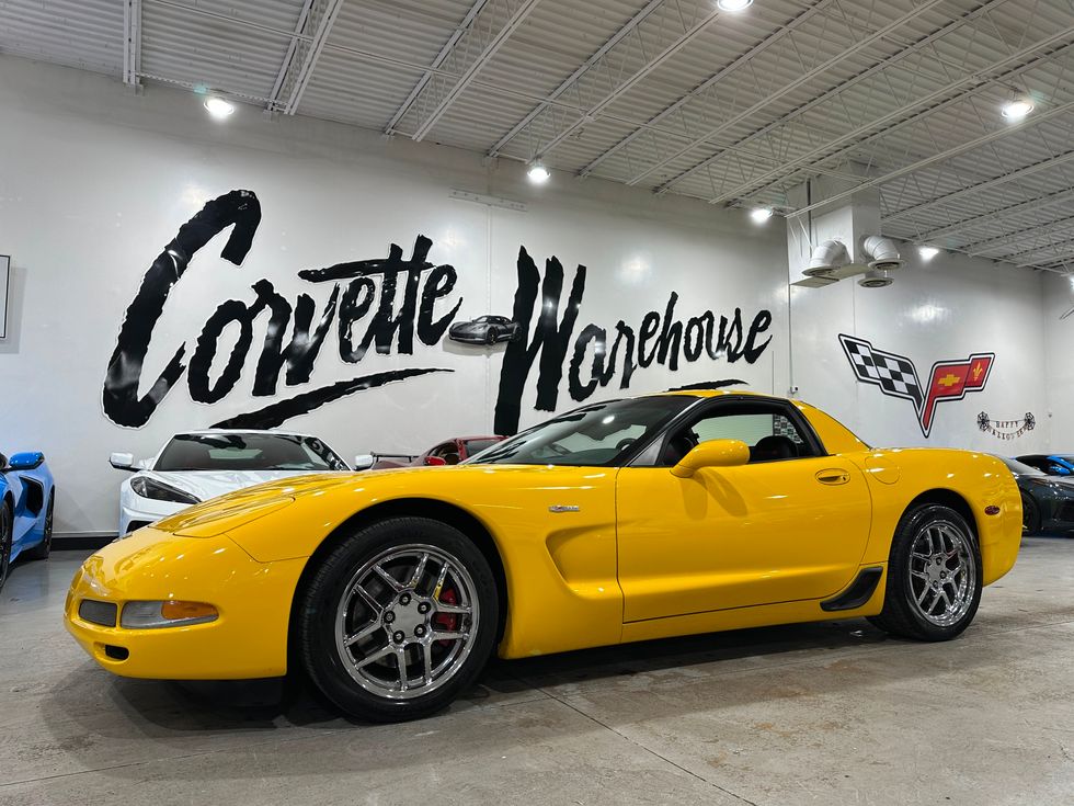 イエローハート 2003 Chevrolet Corvette Z06 AAB, DD0, Chromes, 6-Speed, Mod-Red