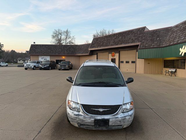 2003 Chrysler Town and Country Limited | Dickinson, ND | Heiser Motors