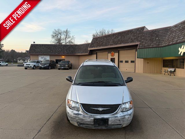 2003 Chrysler Town and Country Limited | Dickinson, ND | Heiser Motors 2003 Chrysler Town and Country Limited | Dickinson, ND | Heiser Motors