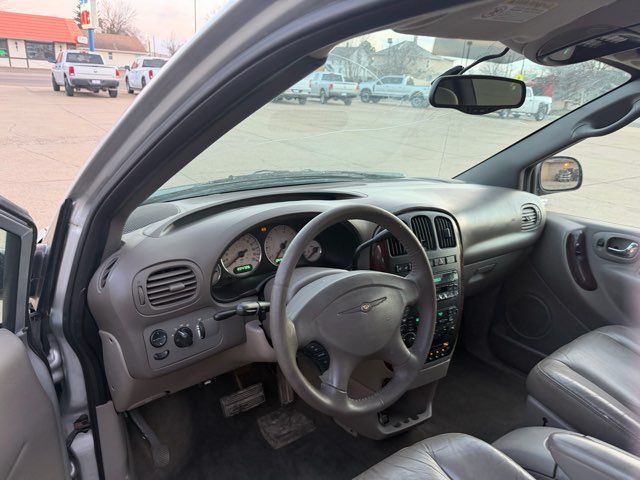 2003 Chrysler Town and Country Limited | Dickinson, ND | Heiser Motors