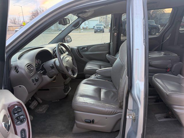 2003 Chrysler Town and Country Limited | Dickinson, ND | Heiser Motors