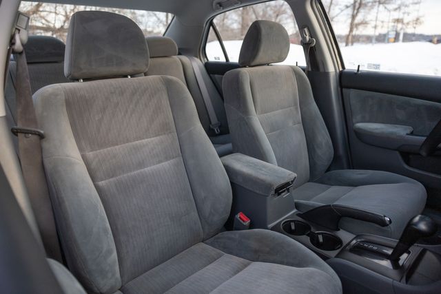 2003 Honda Accord LX w/ 33 MPG, Cruise Control, Bluetooth Radio 2003 Honda Accord LX w/ 33 MPG, Cruise Control, Bluetooth Radio