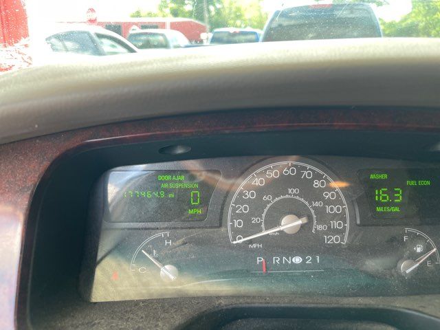 2003 Lincoln Town Car Signature