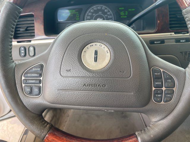 2003 Lincoln Town Car Signature