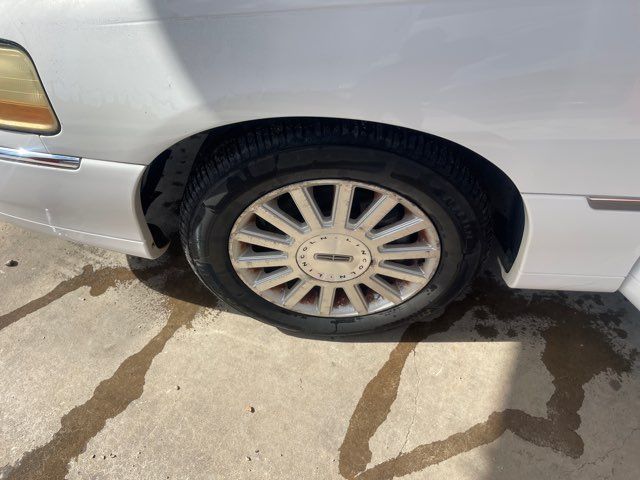 2003 Lincoln Town Car Signature