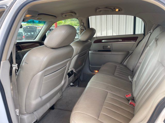 2003 Lincoln Town Car Signature