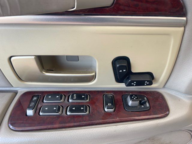 2003 Lincoln Town Car Signature