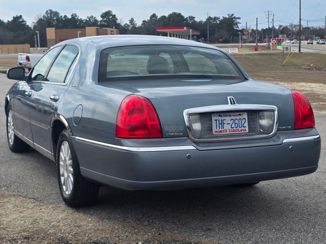 2003 Lincoln Town Car Signature