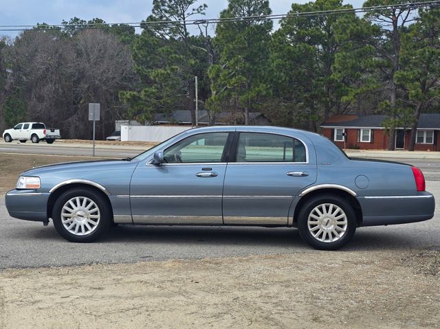 2003 Lincoln Town Car Signature