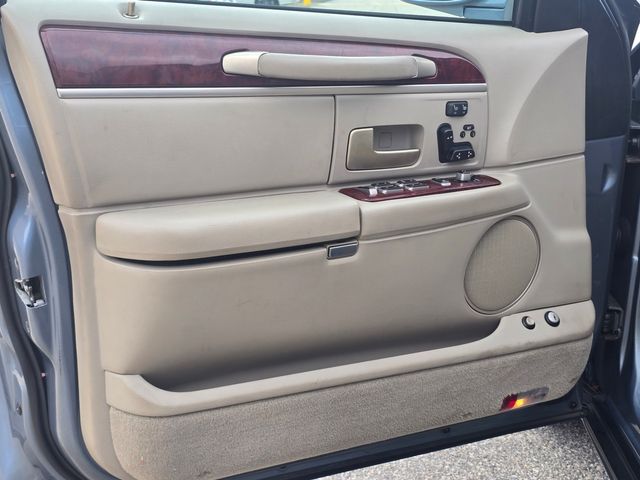 2003 Lincoln Town Car Signature 2003 Lincoln Town Car Signature