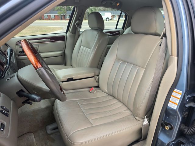 2003 Lincoln Town Car Signature