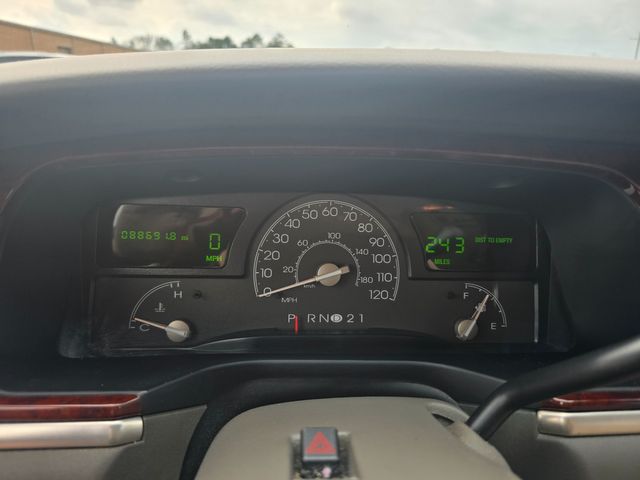 2003 Lincoln Town Car Signature 2003 Lincoln Town Car Signature