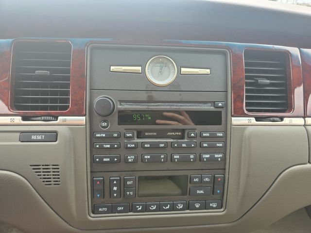 2003 Lincoln Town Car Signature