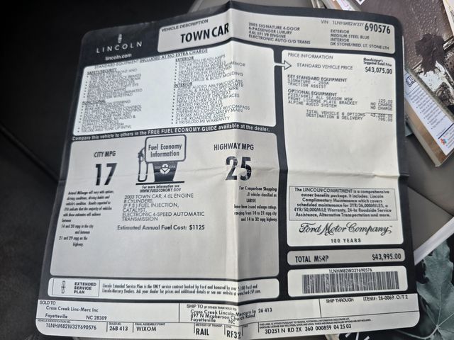 2003 Lincoln Town Car Signature