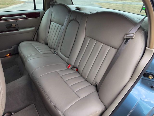 2003 Lincoln Town Car Signature
