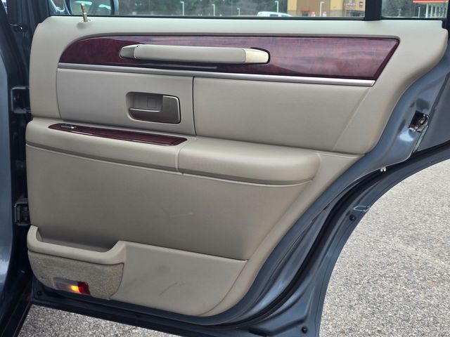 2003 Lincoln Town Car Signature 2003 Lincoln Town Car Signature