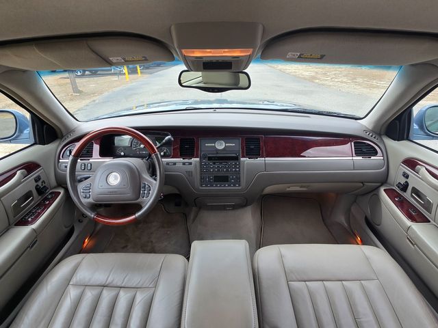 2003 Lincoln Town Car Signature