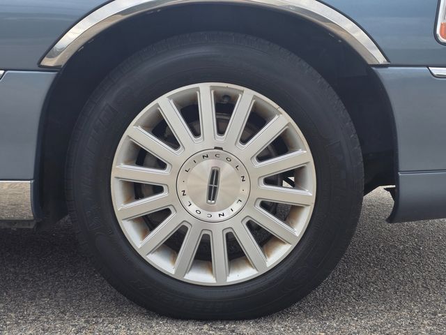 2003 Lincoln Town Car Signature