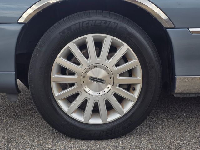 2003 Lincoln Town Car Signature 2003 Lincoln Town Car Signature