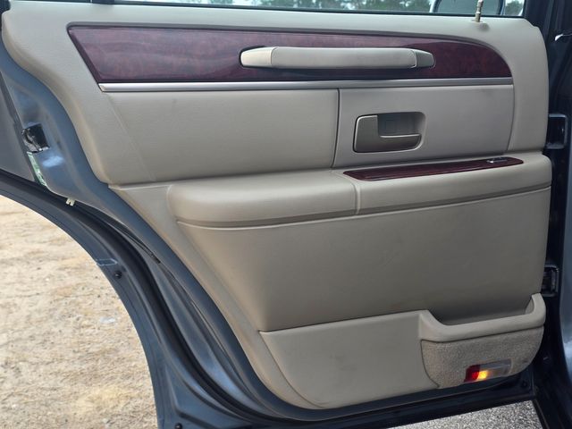 2003 Lincoln Town Car Signature 2003 Lincoln Town Car Signature