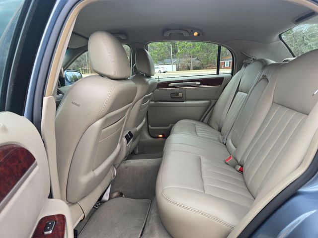 2003 Lincoln Town Car Signature