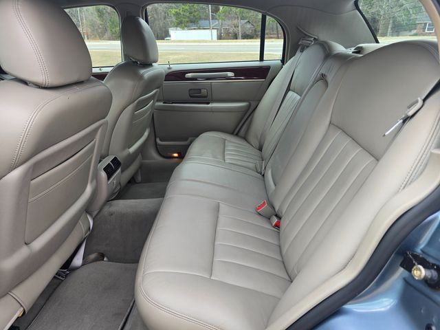 2003 Lincoln Town Car Signature 2003 Lincoln Town Car Signature