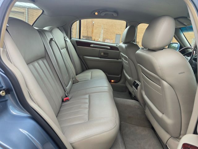 2003 Lincoln Town Car Signature