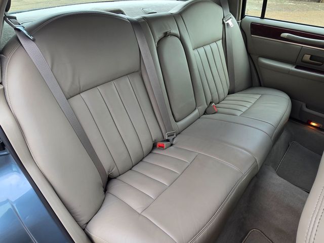 2003 Lincoln Town Car Signature