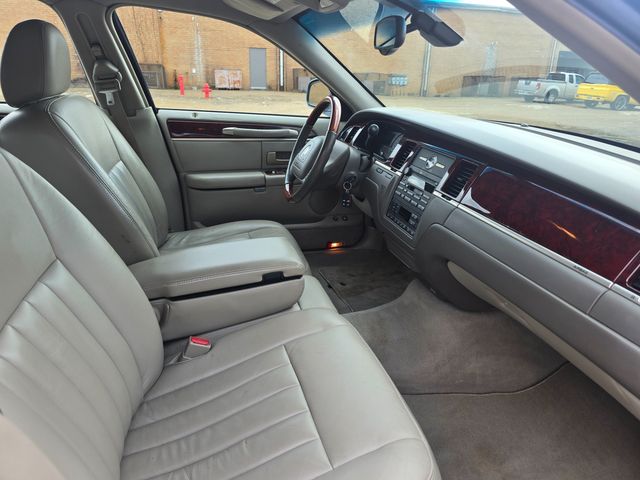 2003 Lincoln Town Car Signature 2003 Lincoln Town Car Signature
