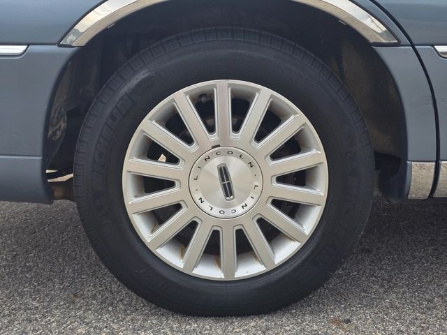 2003 Lincoln Town Car Signature