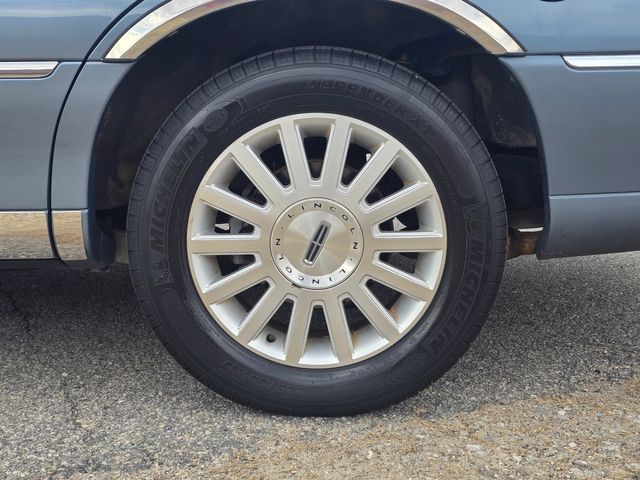 2003 Lincoln Town Car Signature