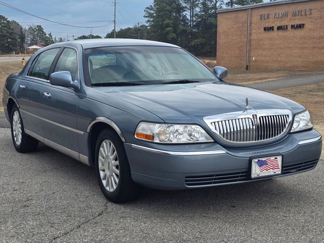 2003 Lincoln Town Car Signature