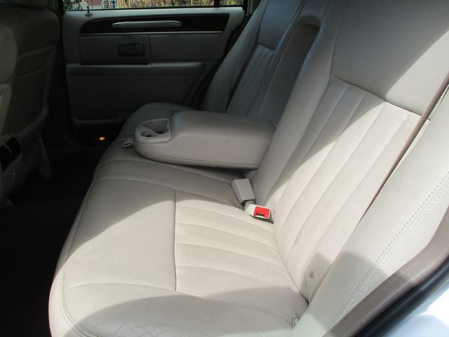 2003 Lincoln Town Car Signature