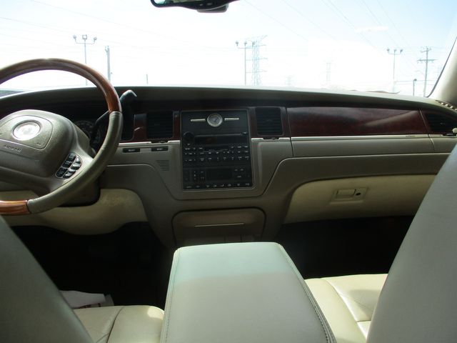 2003 Lincoln Town Car Signature