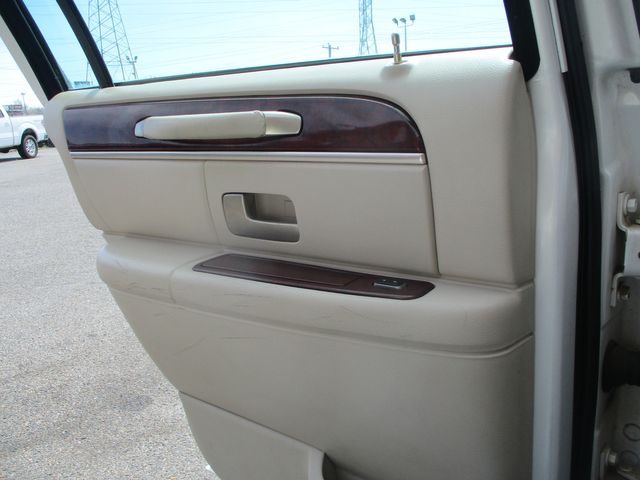 2003 Lincoln Town Car Signature
