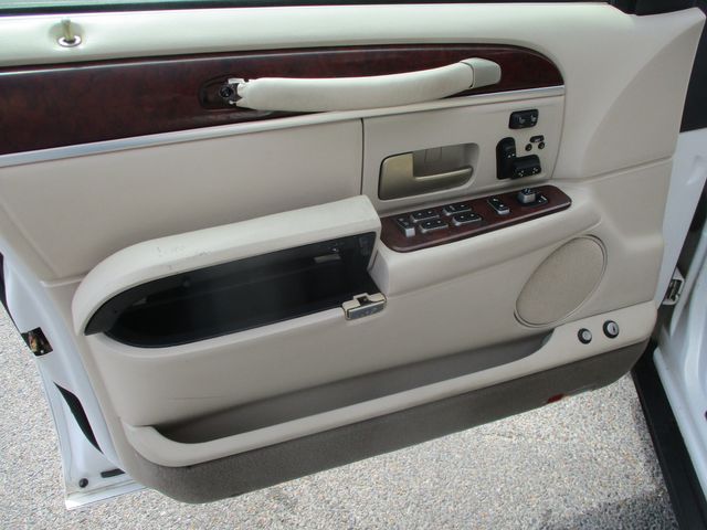 2003 Lincoln Town Car Signature