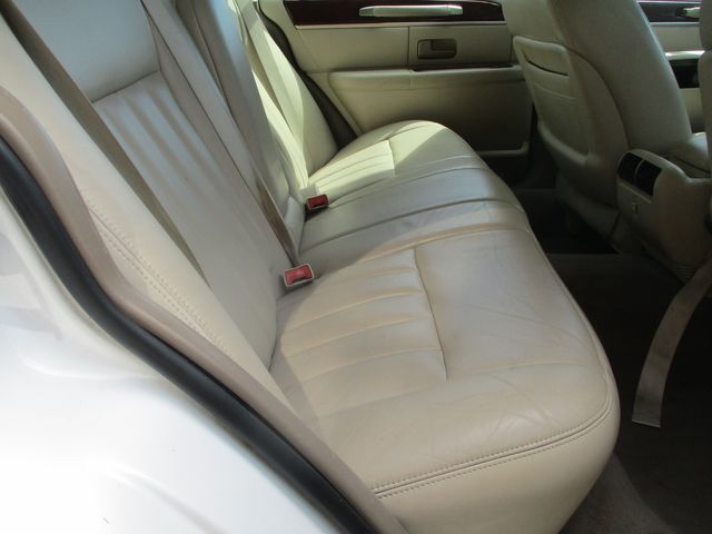 2003 Lincoln Town Car Signature