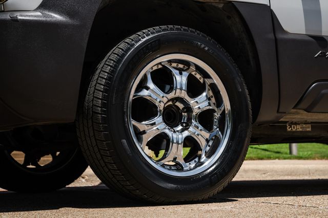 2004 Chevrolet Avalanche 1500 | Addison, TX | Apex Auto Sports 2004 Chevrolet Avalanche 1500 | Addison, TX | Apex Auto Sports