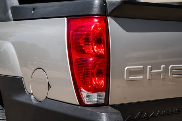 2004 Chevrolet Avalanche 1500 | Addison, TX | Apex Auto Sports 2004 Chevrolet Avalanche 1500 | Addison, TX | Apex Auto Sports