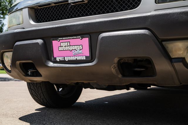 2004 Chevrolet Avalanche 1500 | Addison, TX | Apex Auto Sports 2004 Chevrolet Avalanche 1500 | Addison, TX | Apex Auto Sports